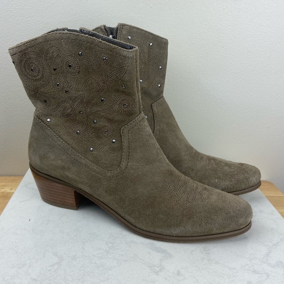 BANDOLINO Xerissa Suede Studded Leather Western Boots - Picture 11 of 13